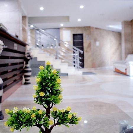 Geetika Galaxy Hotel Kanpur Bagian luar foto