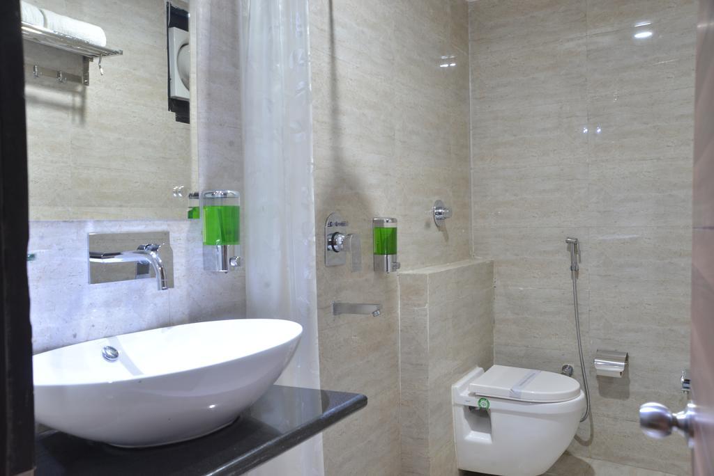 Geetika Galaxy Hotel Kanpur Bagian luar foto