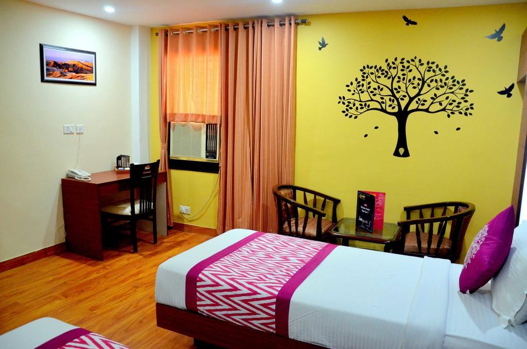Geetika Galaxy Hotel Kanpur Bagian luar foto