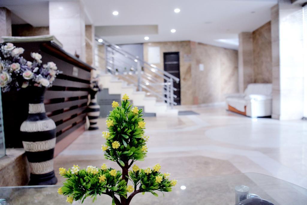 Geetika Galaxy Hotel Kanpur Bagian luar foto