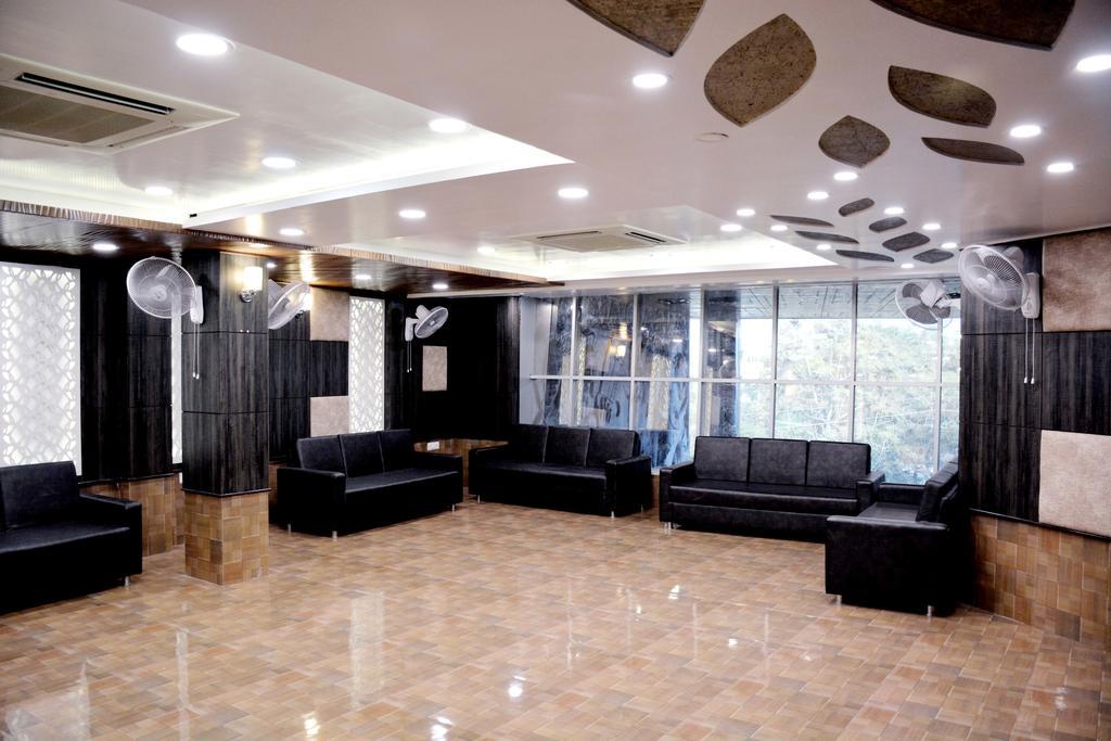 Geetika Galaxy Hotel Kanpur Bagian luar foto