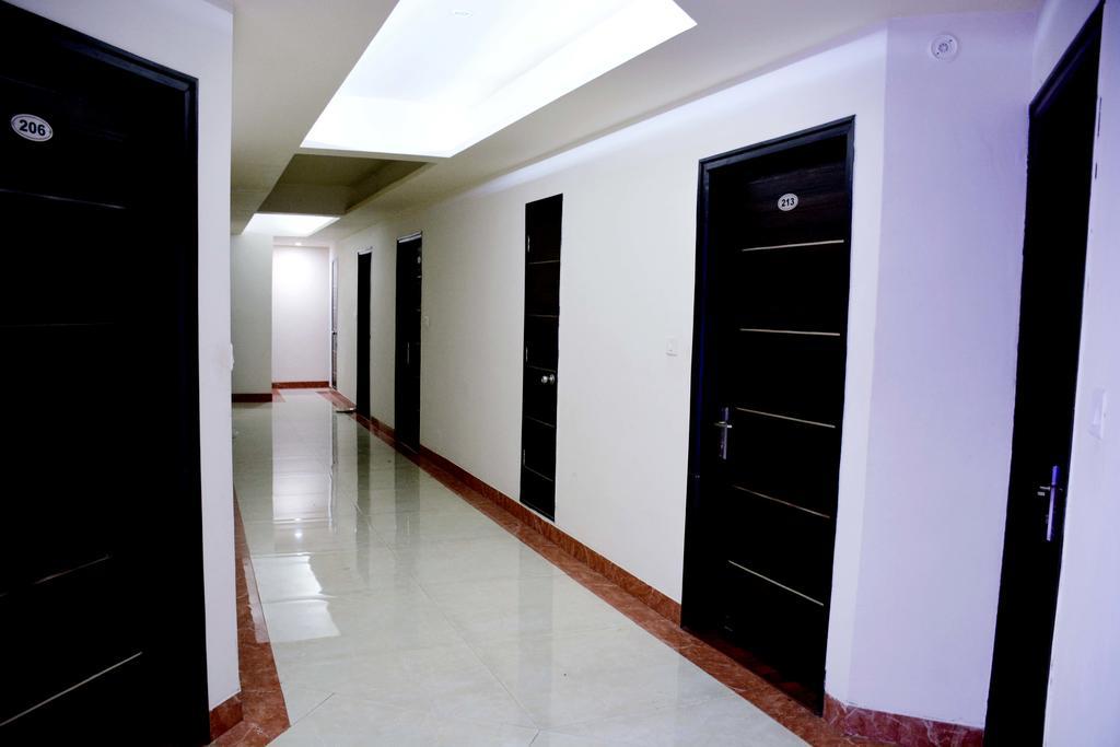 Geetika Galaxy Hotel Kanpur Bagian luar foto